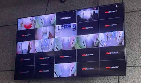작동 중인 CCTV 화면이 다수 연결되어 있으나, 관리 부재로 실질적인 보안이 이뤄지지 않는 사례
